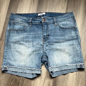 Kensie Faded Blue Denim Frayed Hem Shorts